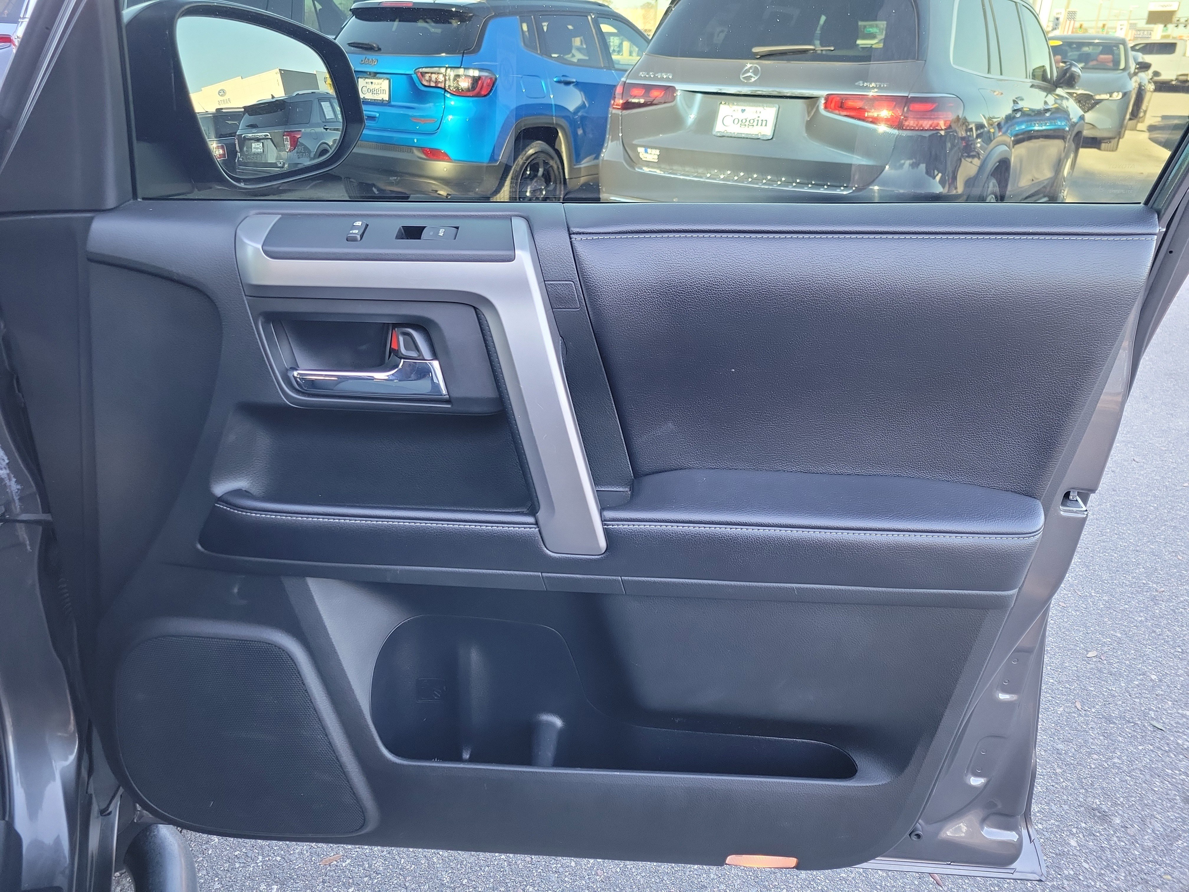 Used 2017 Toyota 4Runner SR5 image 28