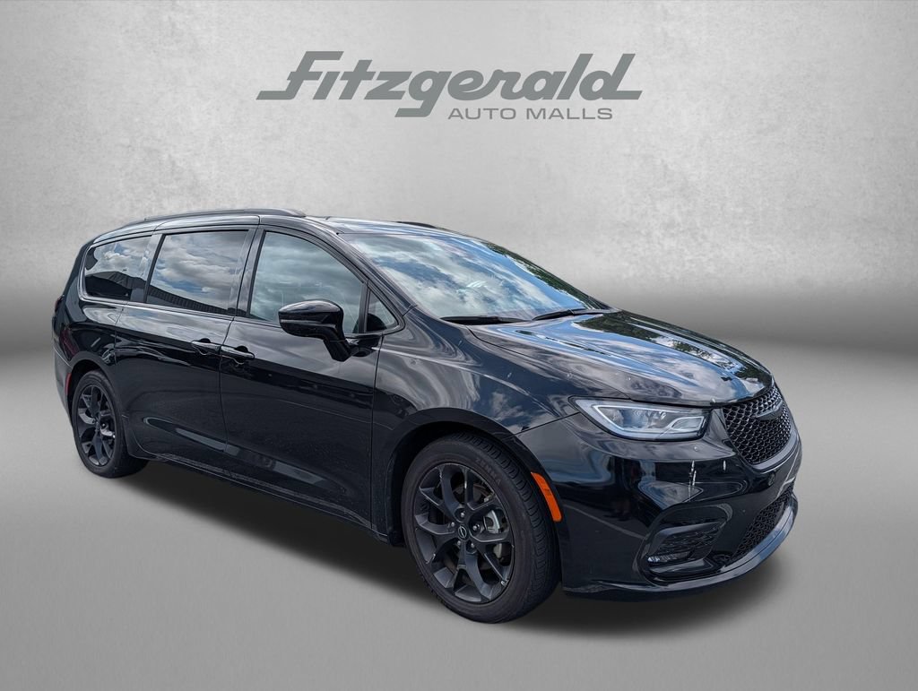 Used 2025 Chrysler Pacifica Limited FWD image 1