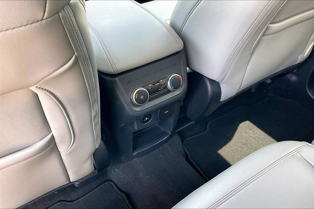 Used 2025 Ford Explorer Active w/ Active Comfort Package RWD image 33