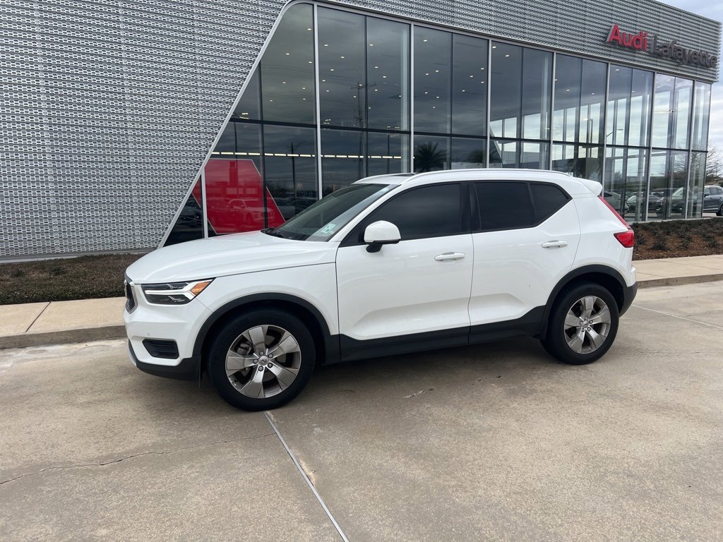 Used 2020 Volvo XC40 T4 Momentum