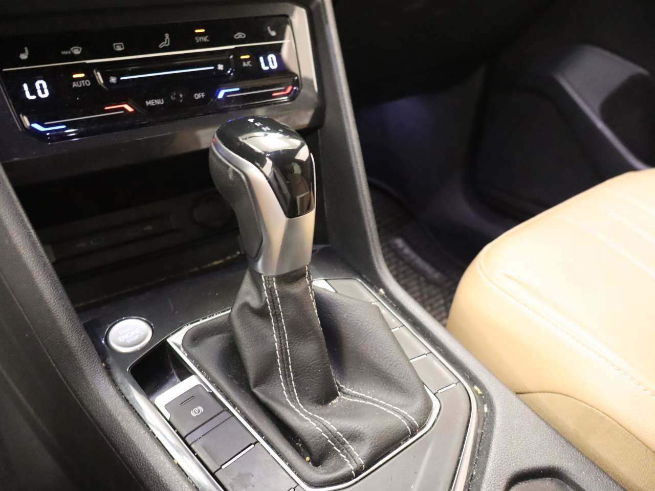Used 2022 Volkswagen Tiguan SE FWD image 9