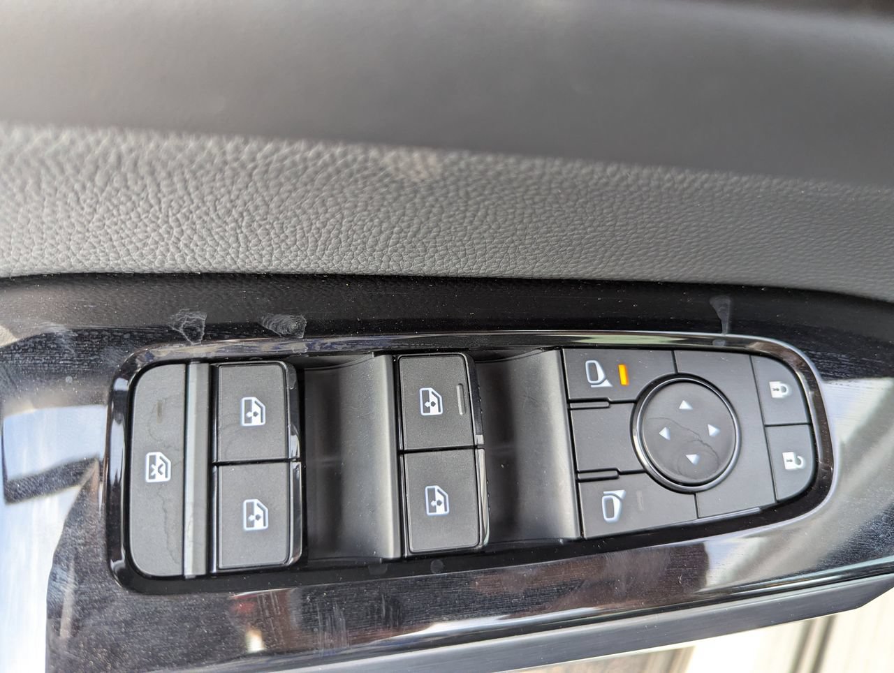 New 2026 Nissan Pathfinder SL w/ SL Premium Package (P04) FWD image 16