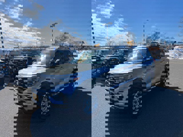 Certified 2021 Ford Explorer XLT w/ Equipment Group 202A image 3