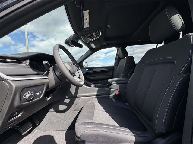 New 2025 Jeep Grand Cherokee L Laredo w/ Luxury Tech Group I image 18