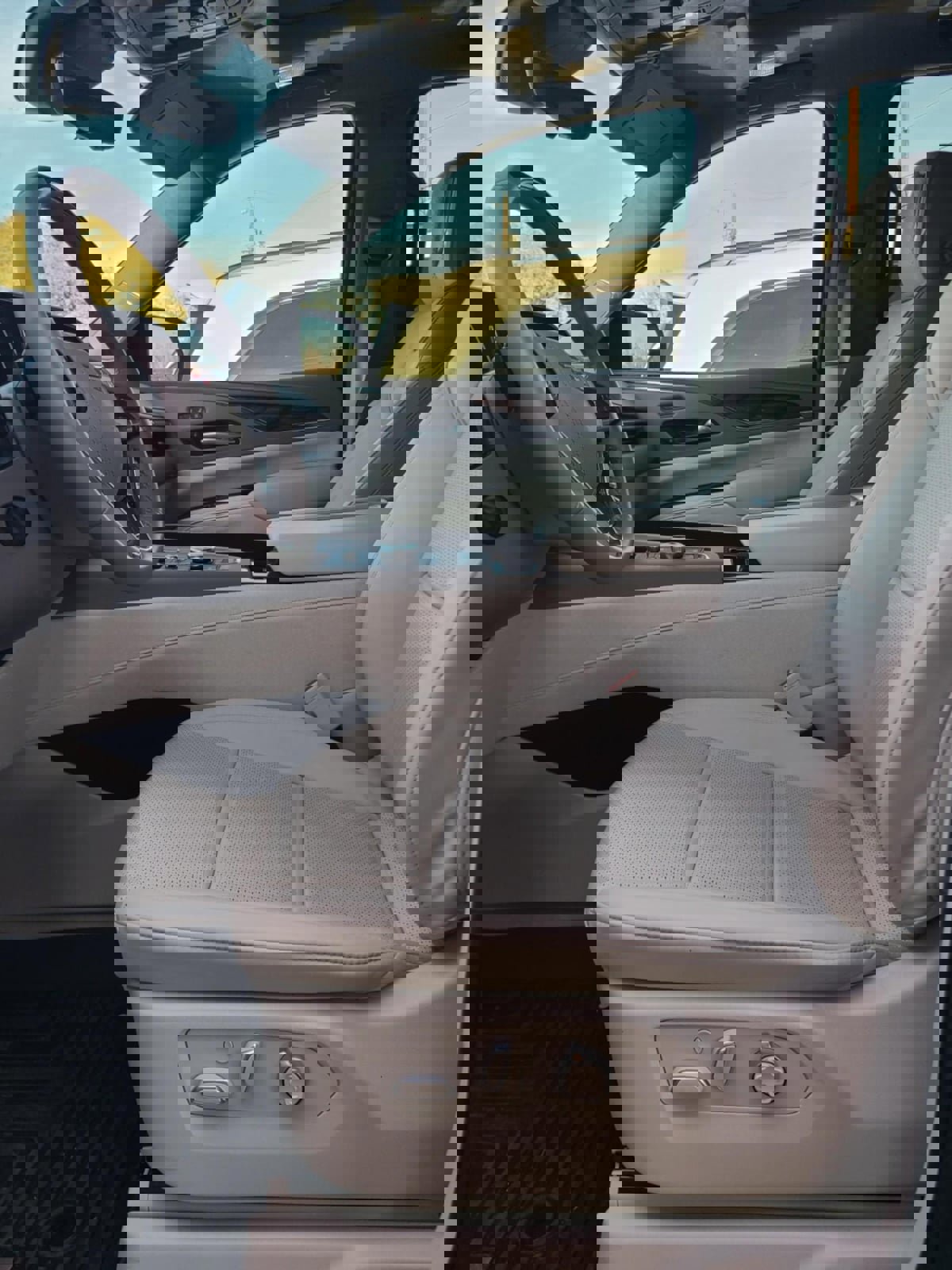 Used 2024 Cadillac Escalade ESV Sport Platinum w/ LPO, ONYX Package image 10