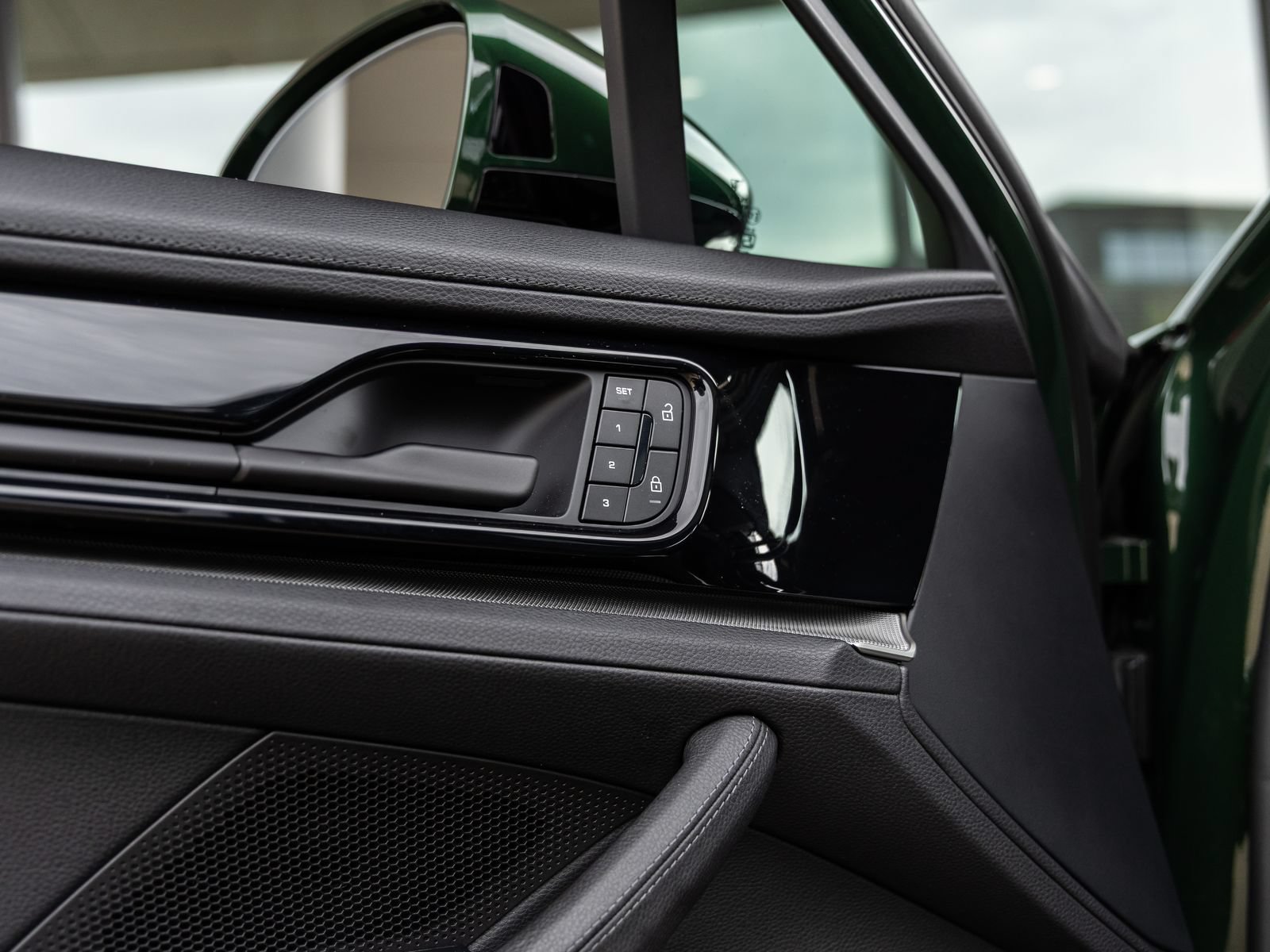 Certified 2025 Porsche Panamera image 23
