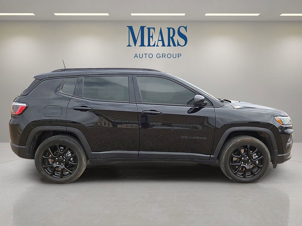 Used 2023 Jeep Compass Latitude w/ Convenience Group AWD/4WD image 6