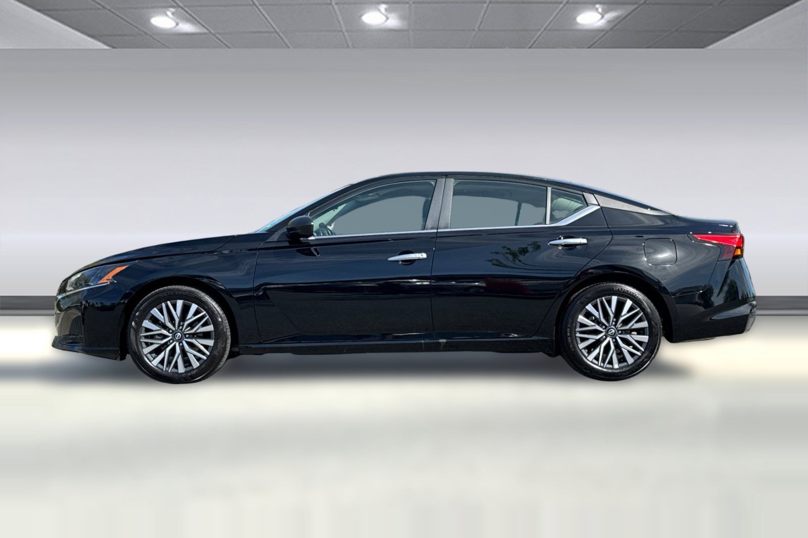 Used 2025 Nissan Altima 2.5 SV image 6