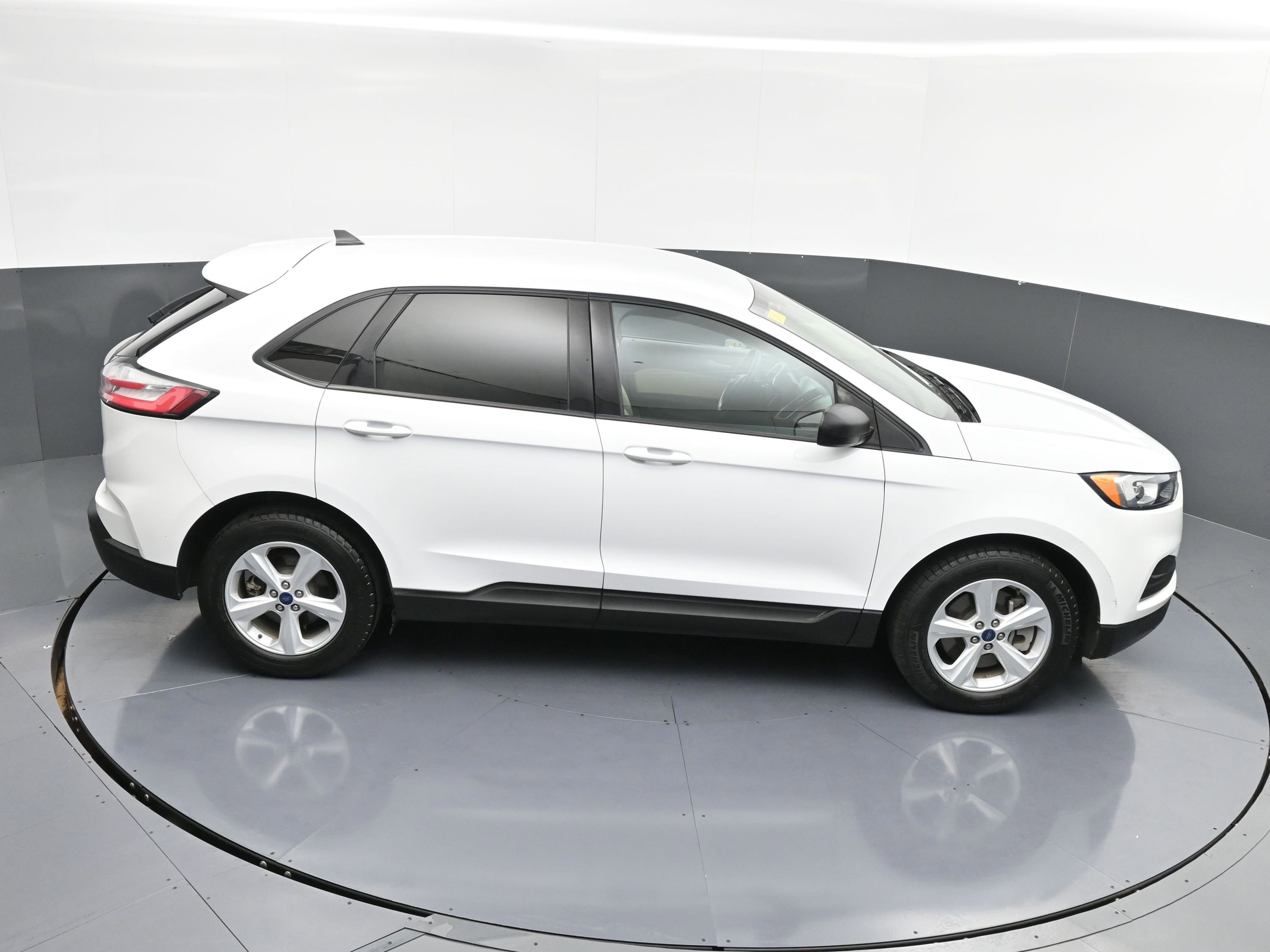 Used 2021 Ford Edge SE image 37