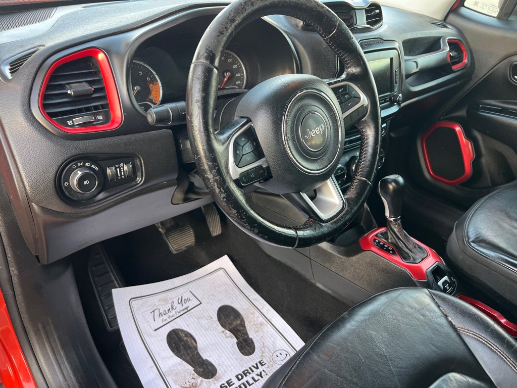 Used 2017 Jeep Renegade Trailhawk w/ Premium Trailhawk Package image 28