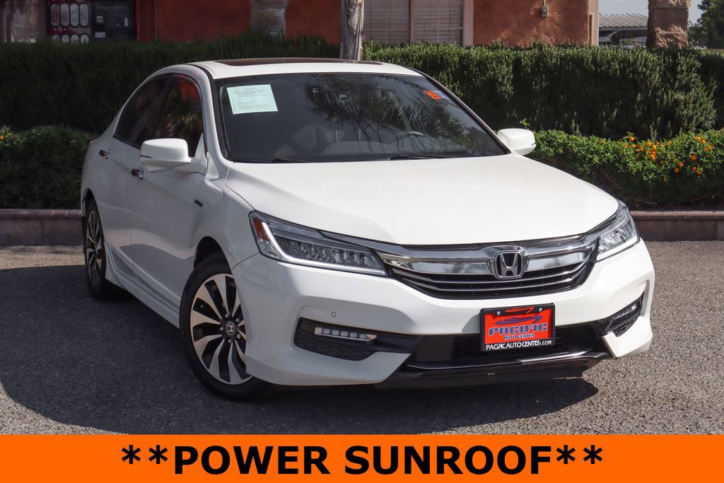 Used 2017 Honda Accord Touring image 2