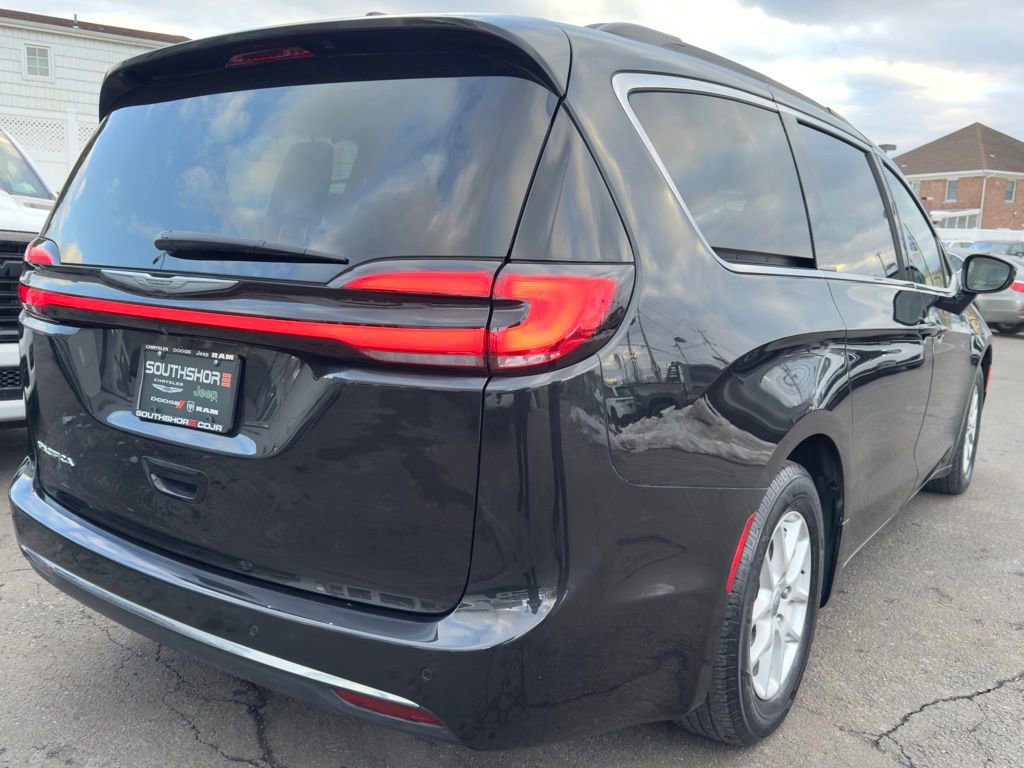 Used 2022 Chrysler Pacifica Touring-L image 7