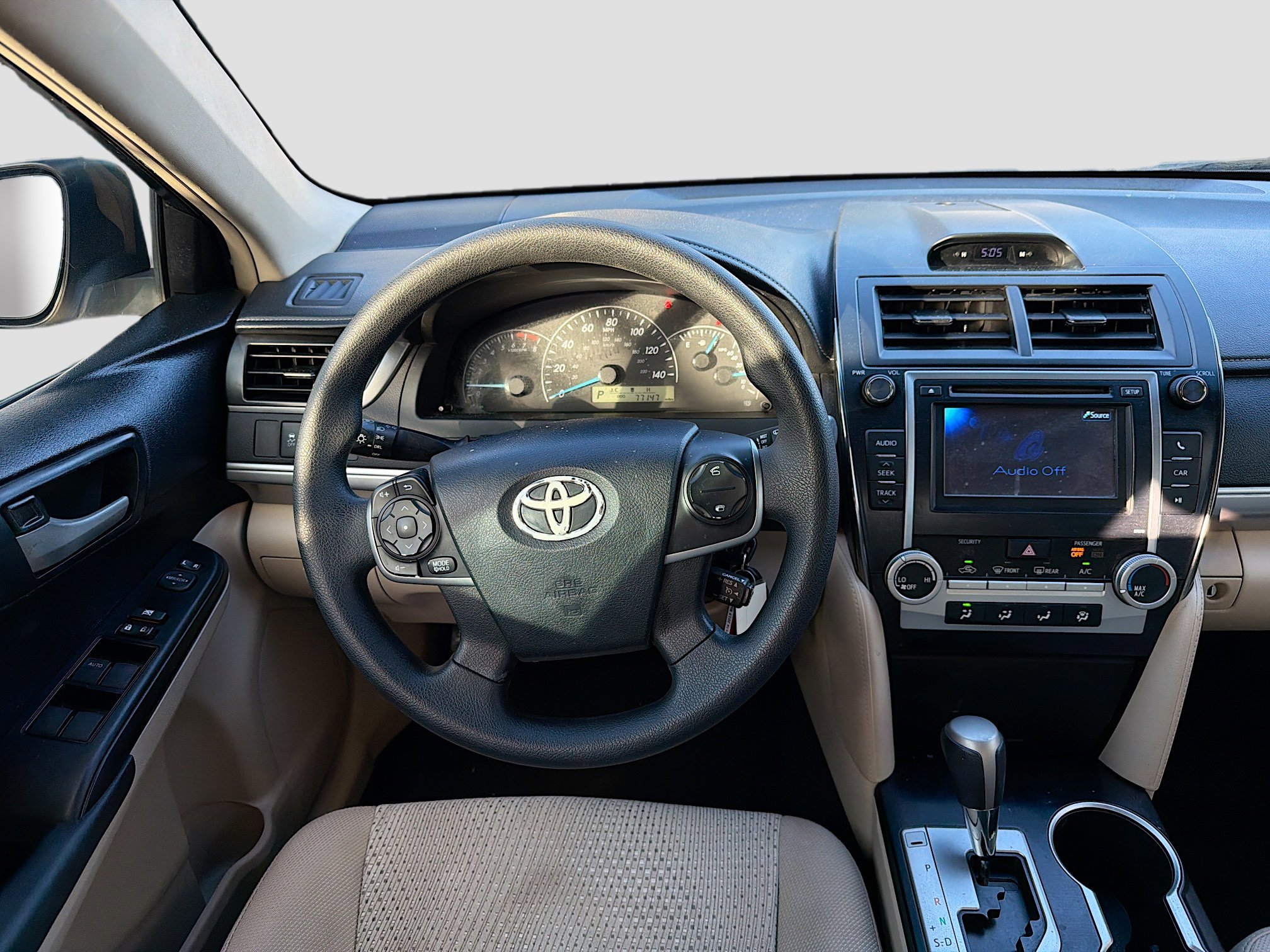 Used 2013 Toyota Camry L image 16