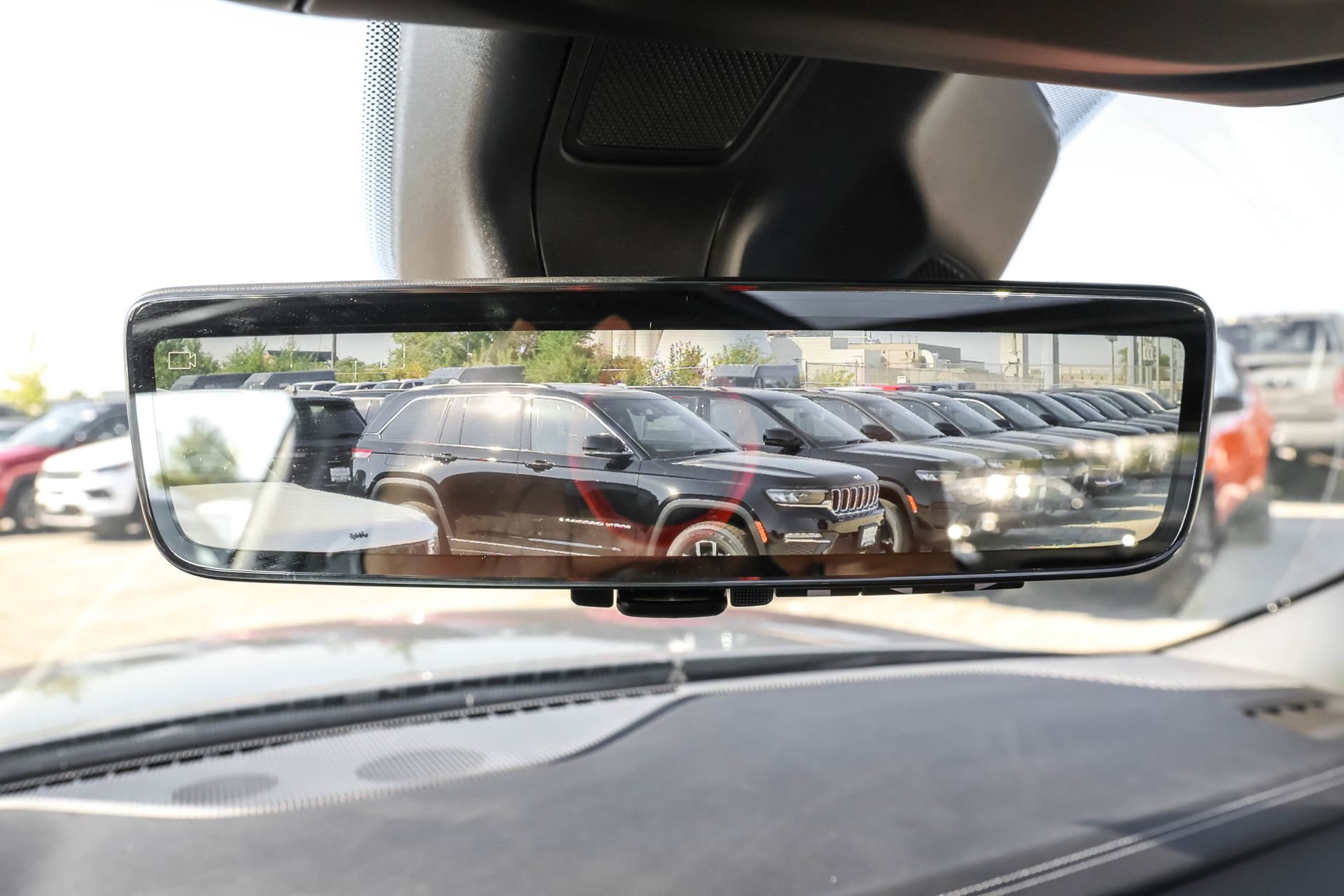 New 2025 Jeep Grand Cherokee Limited w/ Luxury Tech Group II image 18