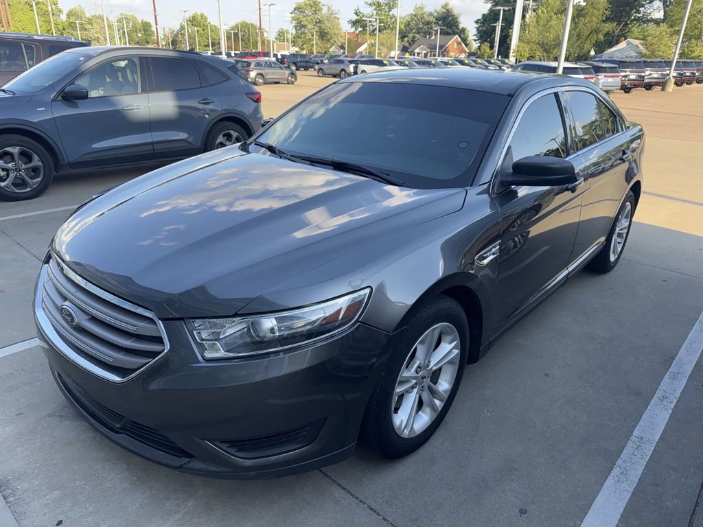 Used 2018 Ford Taurus SE FWD image 4