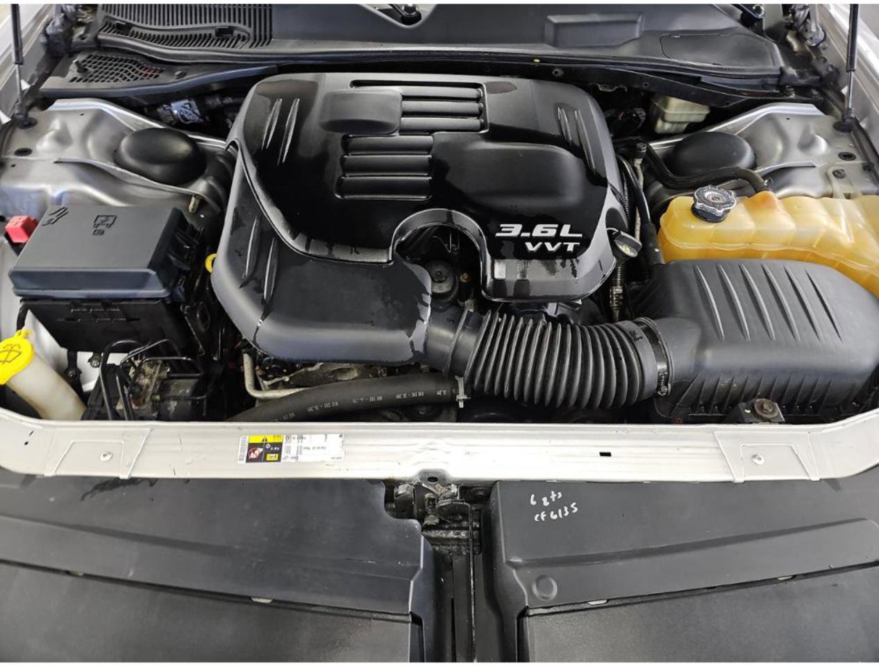 Used 2013 Dodge Challenger SXT image 4
