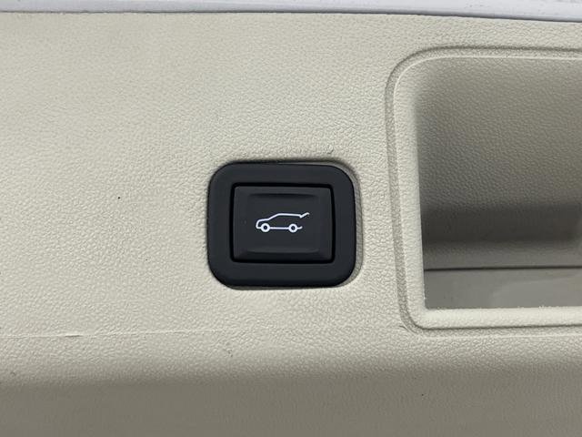 Used 2024 GMC Terrain Denali w/ Denali Premium Package image 16