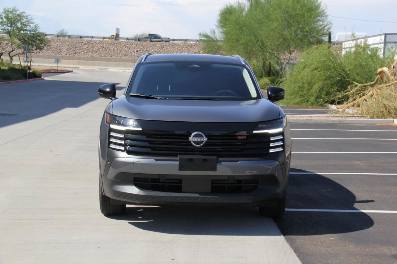 Used 2026 Nissan Kicks SR FWD image 2