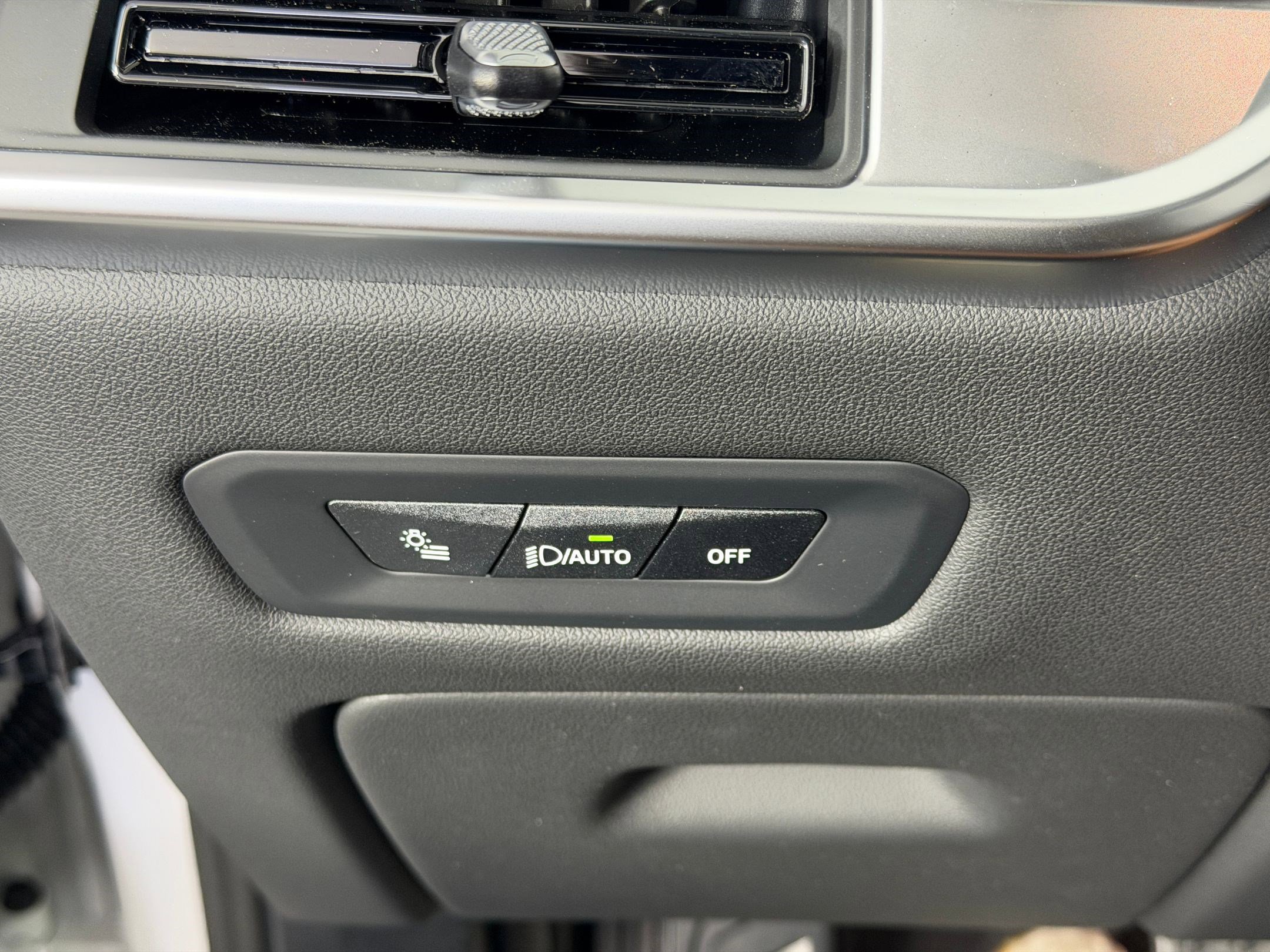 New 2026 BMW X5 xDrive40i w/ Climate Comfort Package image 17