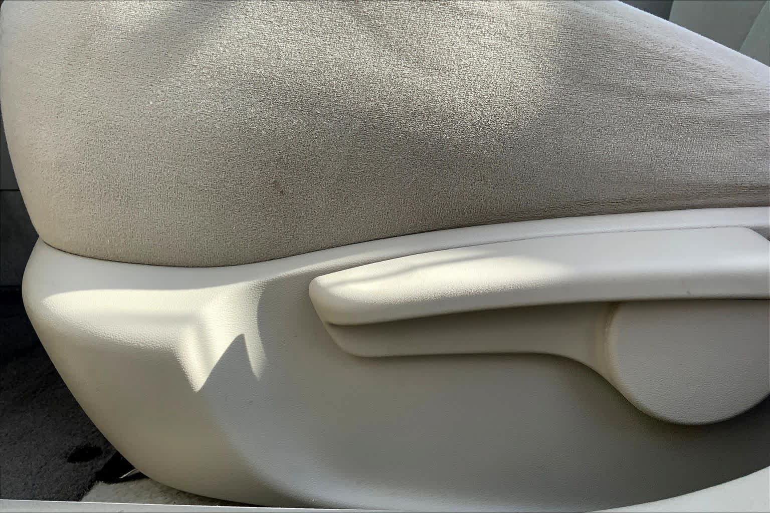 Used 2013 Toyota Corolla LE FWD image 32