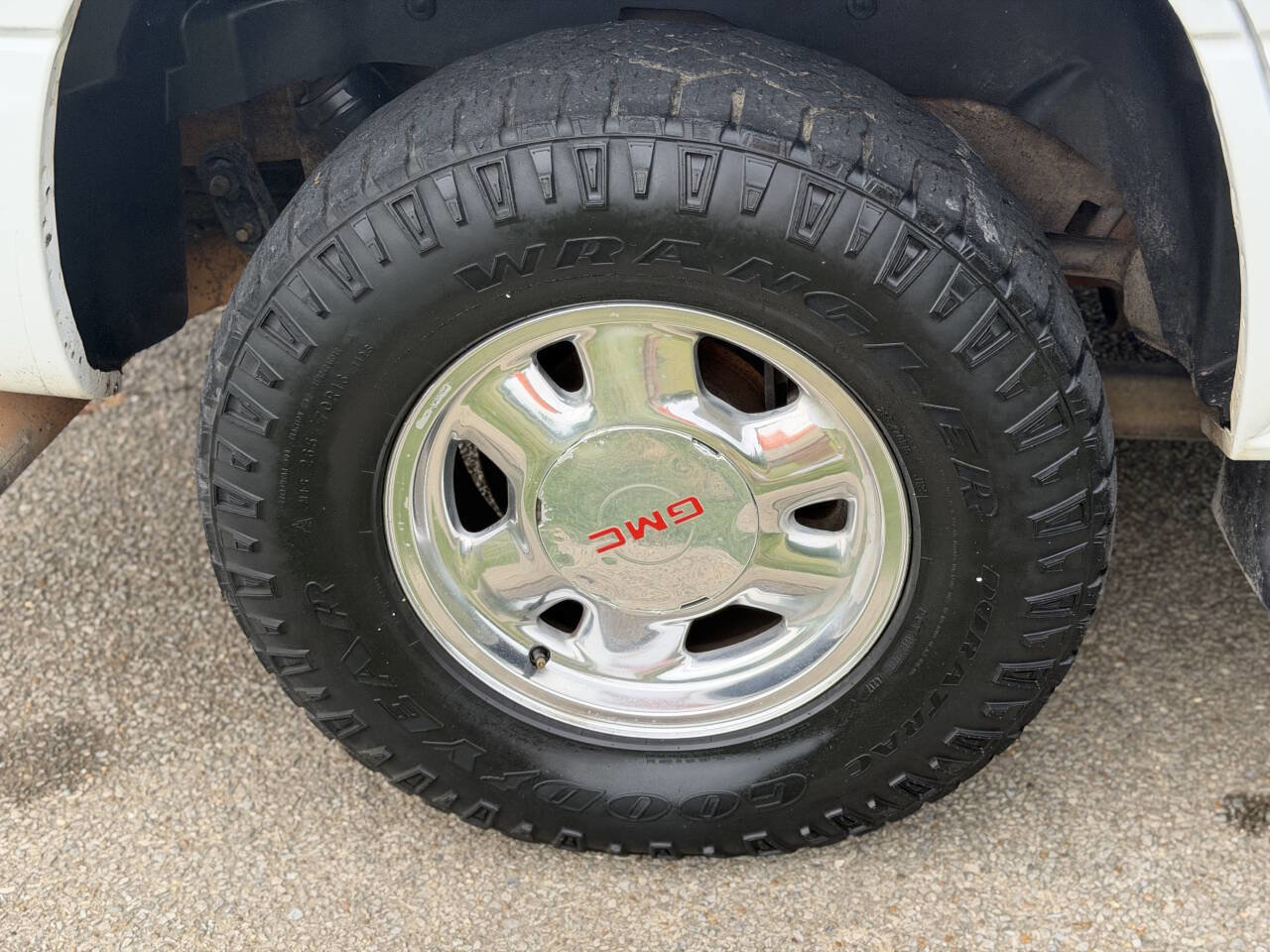 Used 2004 GMC Yukon SLE AWD/4WD image 24