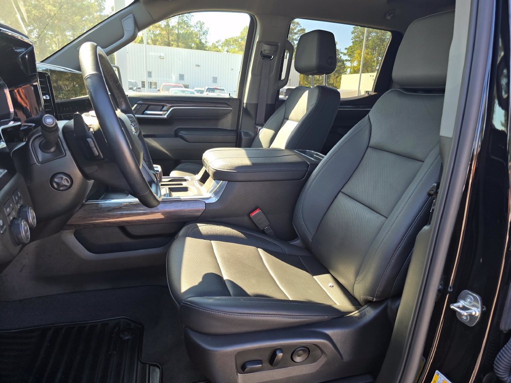 Certified 2025 Chevrolet Silverado 1500 LTZ w/ Technology Package AWD/4WD image 9