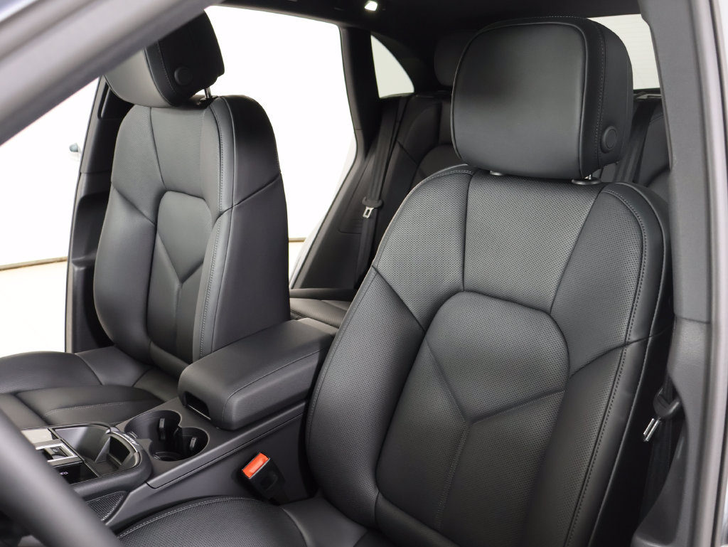 New 2026 Porsche Macan AWD/4WD image 11