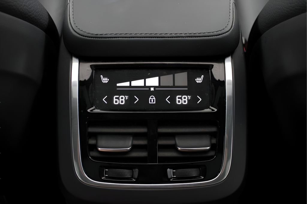 Certified 2024 Volvo XC90 T8 Plus w/ Protection Package image 32