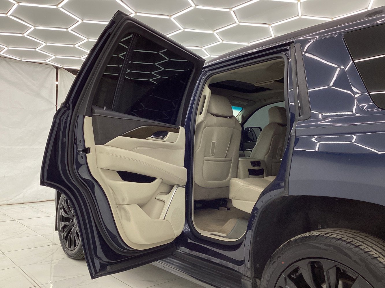 Used 2020 Cadillac Escalade Luxury image 22