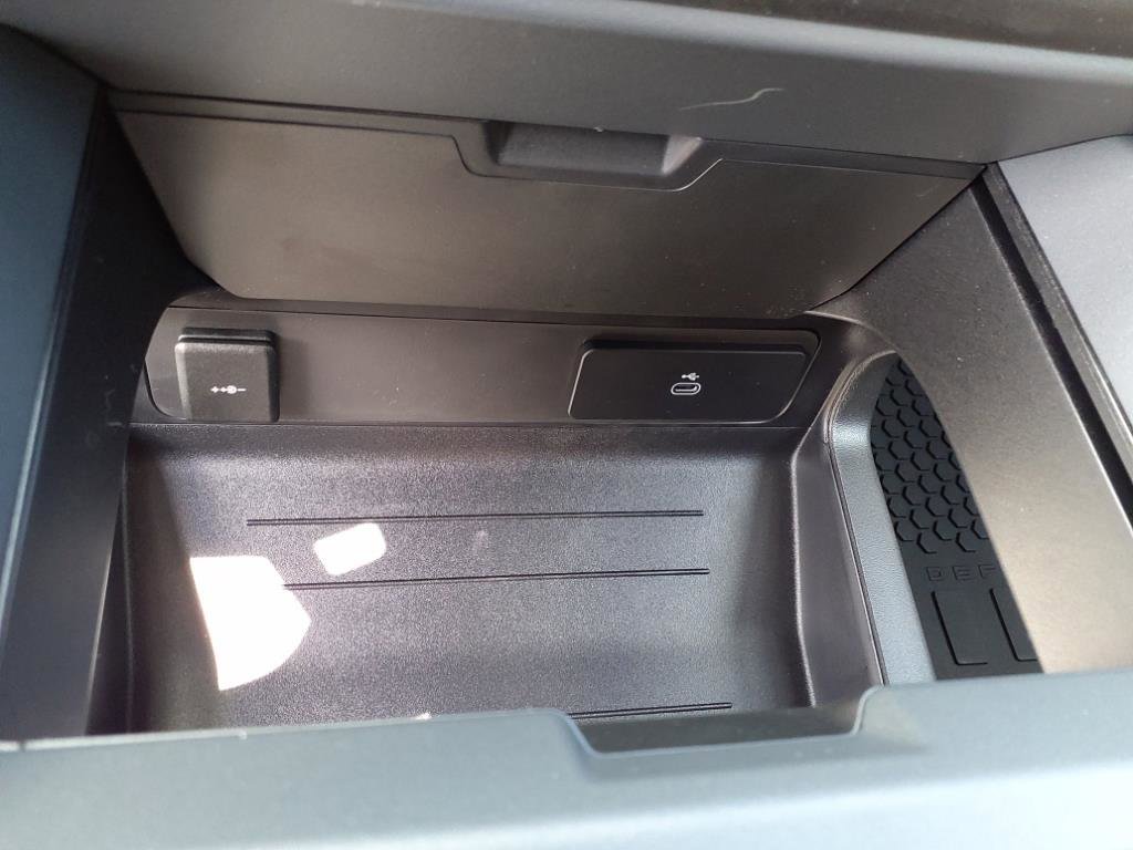 Used 2025 Land Rover Defender 110 S image 19