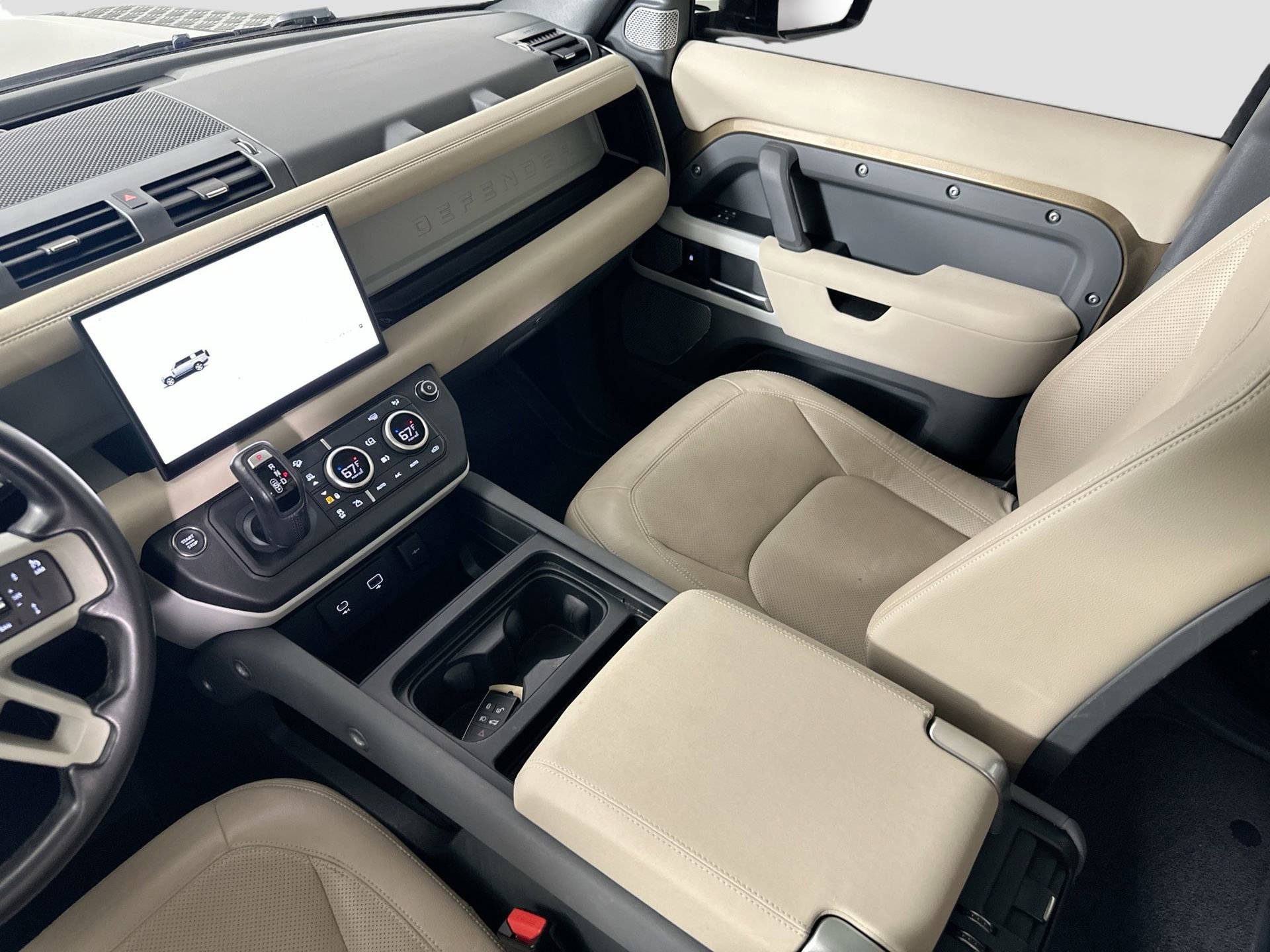 Used 2023 Land Rover Defender 130 SE image 26