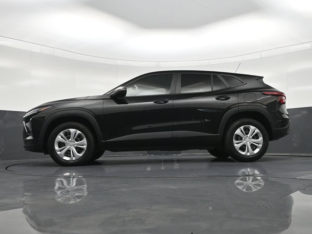 Used 2024 Chevrolet Trax LS FWD image 27