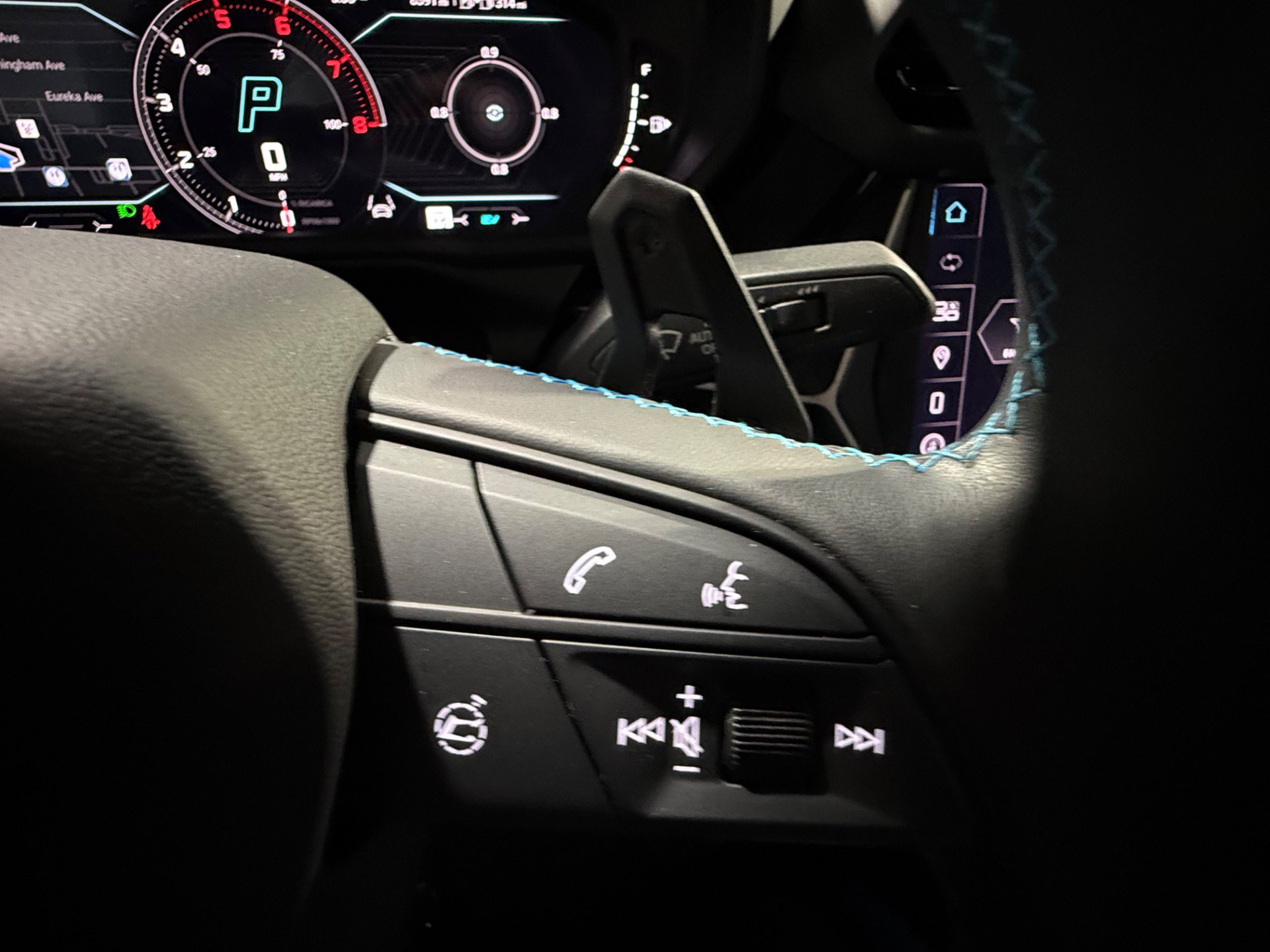Used 2025 Lamborghini Urus SE AWD/4WD image 28
