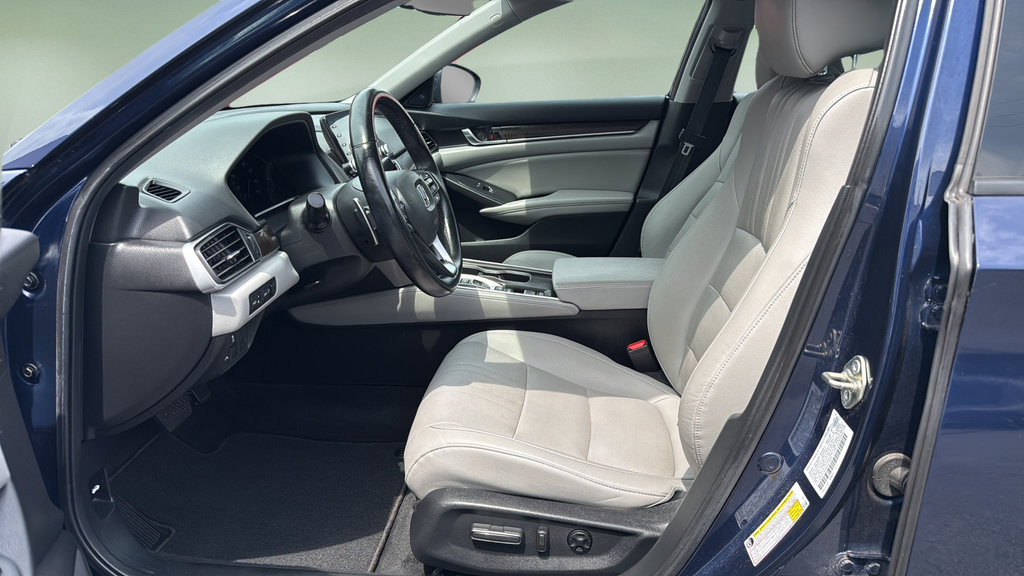 Used 2019 Honda Accord Touring image 11