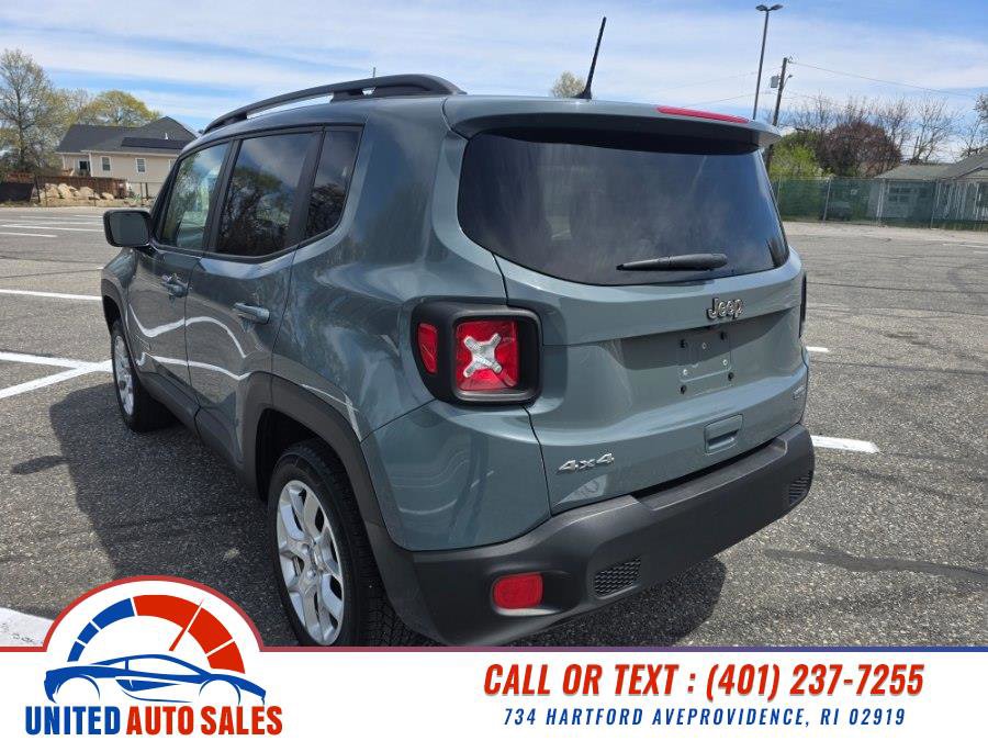 Used 2018 Jeep Renegade Latitude w/ Cold Weather Group AWD/4WD image 3