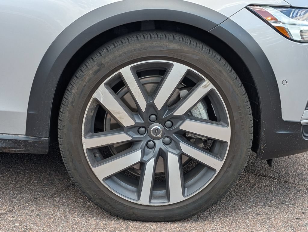 Used 2023 Volvo V90 B6 Cross Country Ultimate AWD/4WD image 9