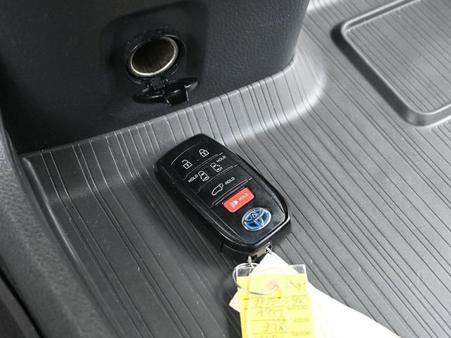 Certified 2022 Toyota Sienna XLE image 31