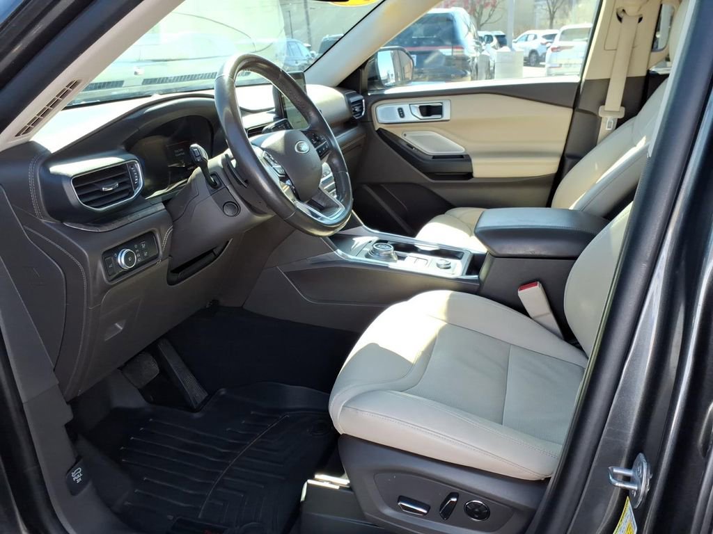Used 2020 Ford Explorer Platinum w/ Premium Technology Package image 10