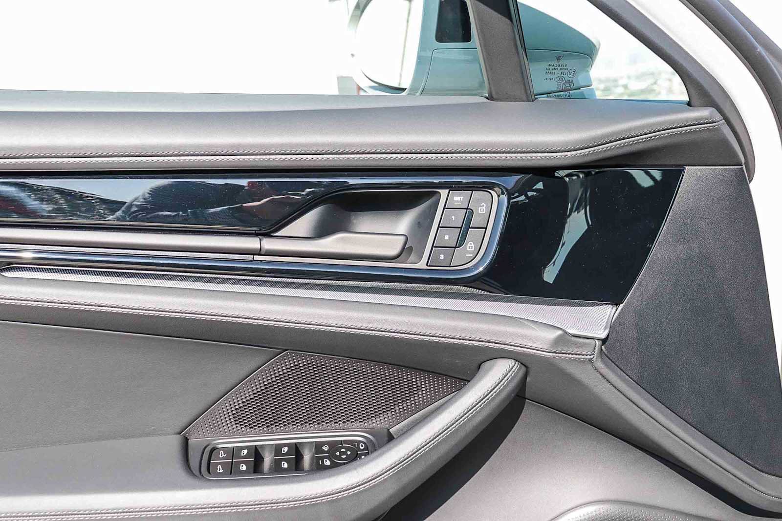 Used 2025 Porsche Panamera 4 image 29