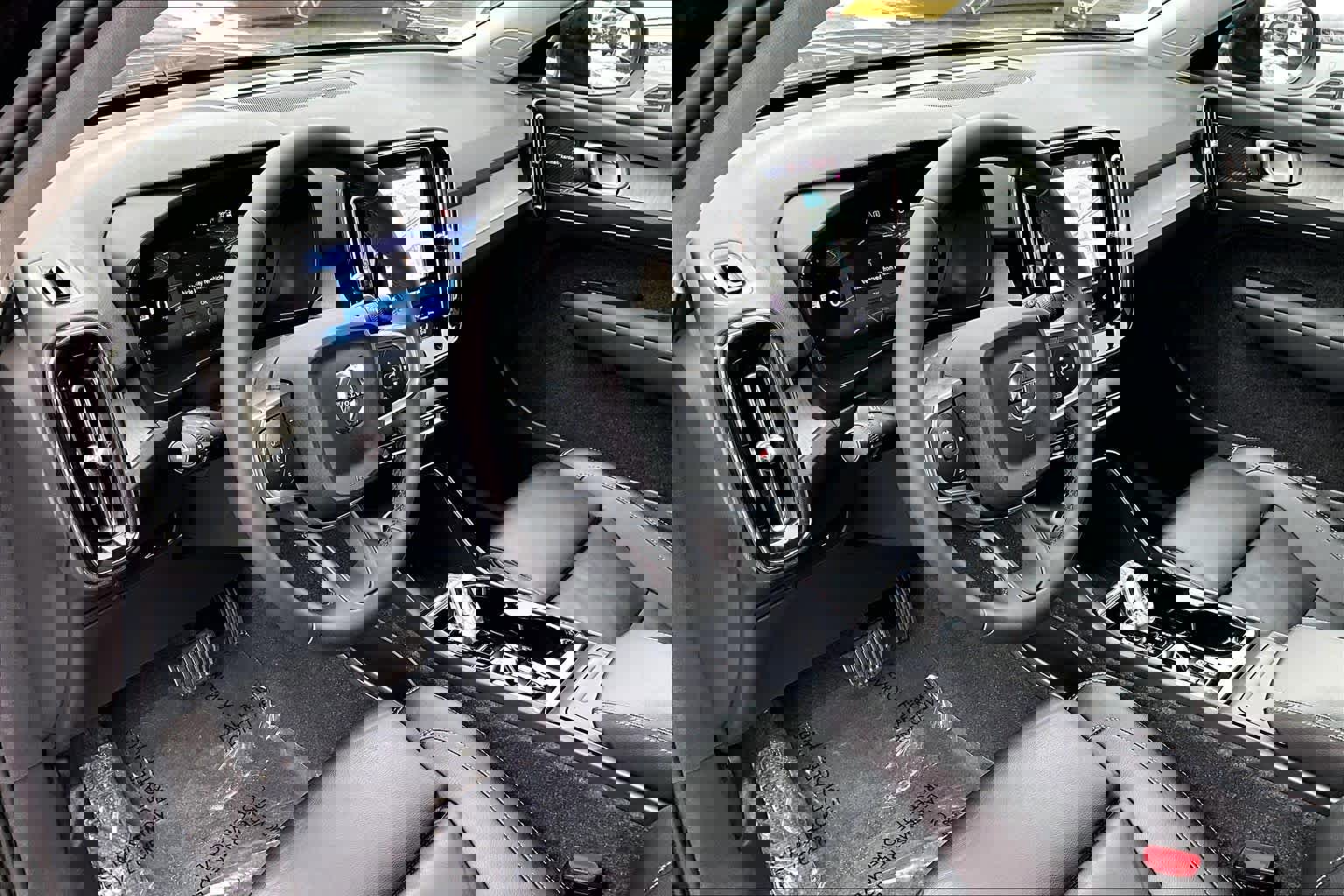 Certified 2024 Volvo XC40 B5 Plus w/ Protection Package Premier image 16