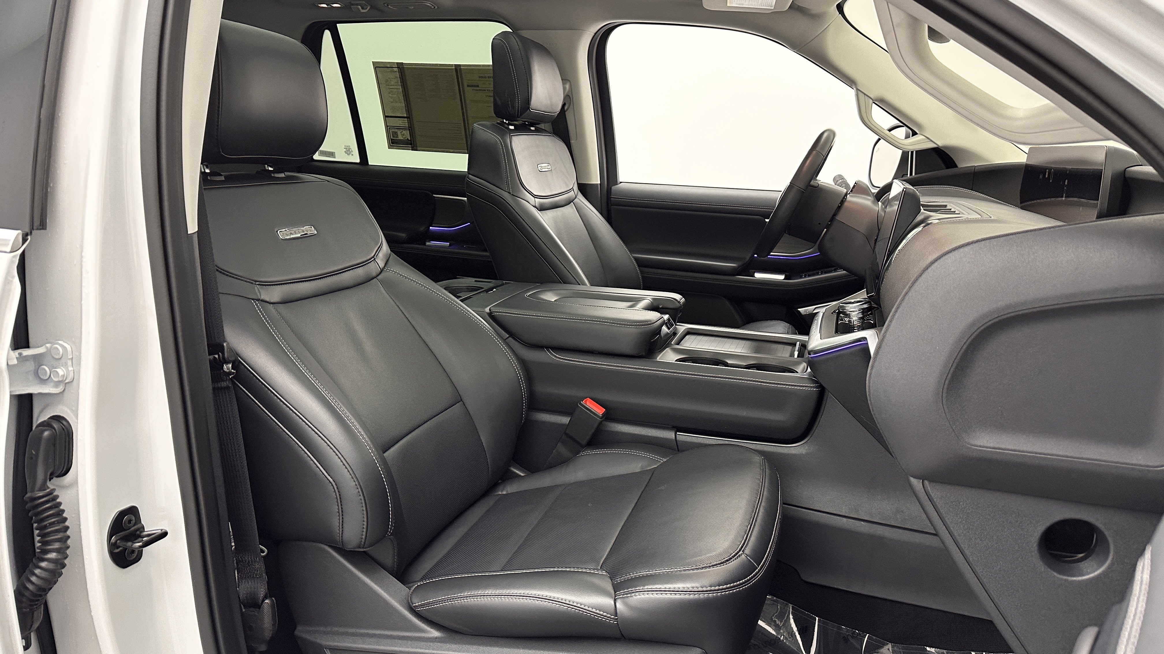 Used 2025 Ford Expedition Platinum image 41