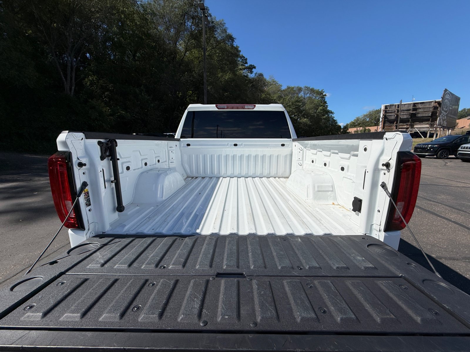 Used 2025 GMC Sierra 1500 SLT AWD/4WD image 24