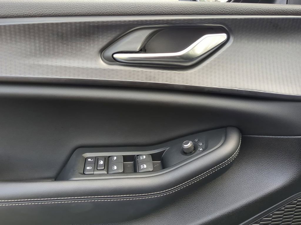 Used 2024 Jeep Grand Cherokee Laredo X image 14