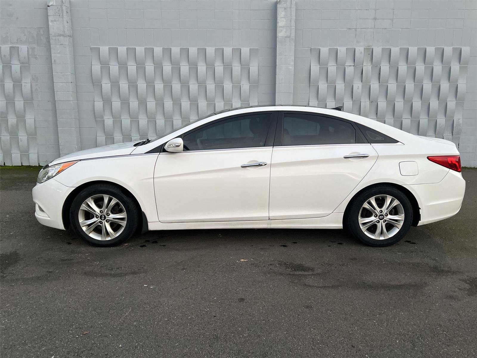 Used 2012 Hyundai Sonata Limited w/ Navigation Pkg image 4