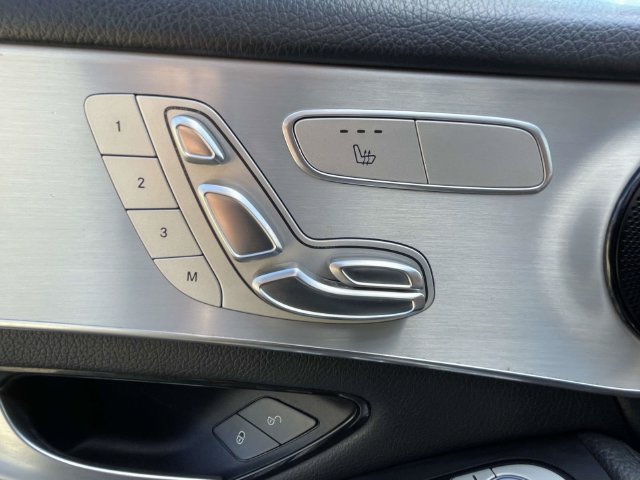 Used 2019 Mercedes-Benz GLC 300 image 4