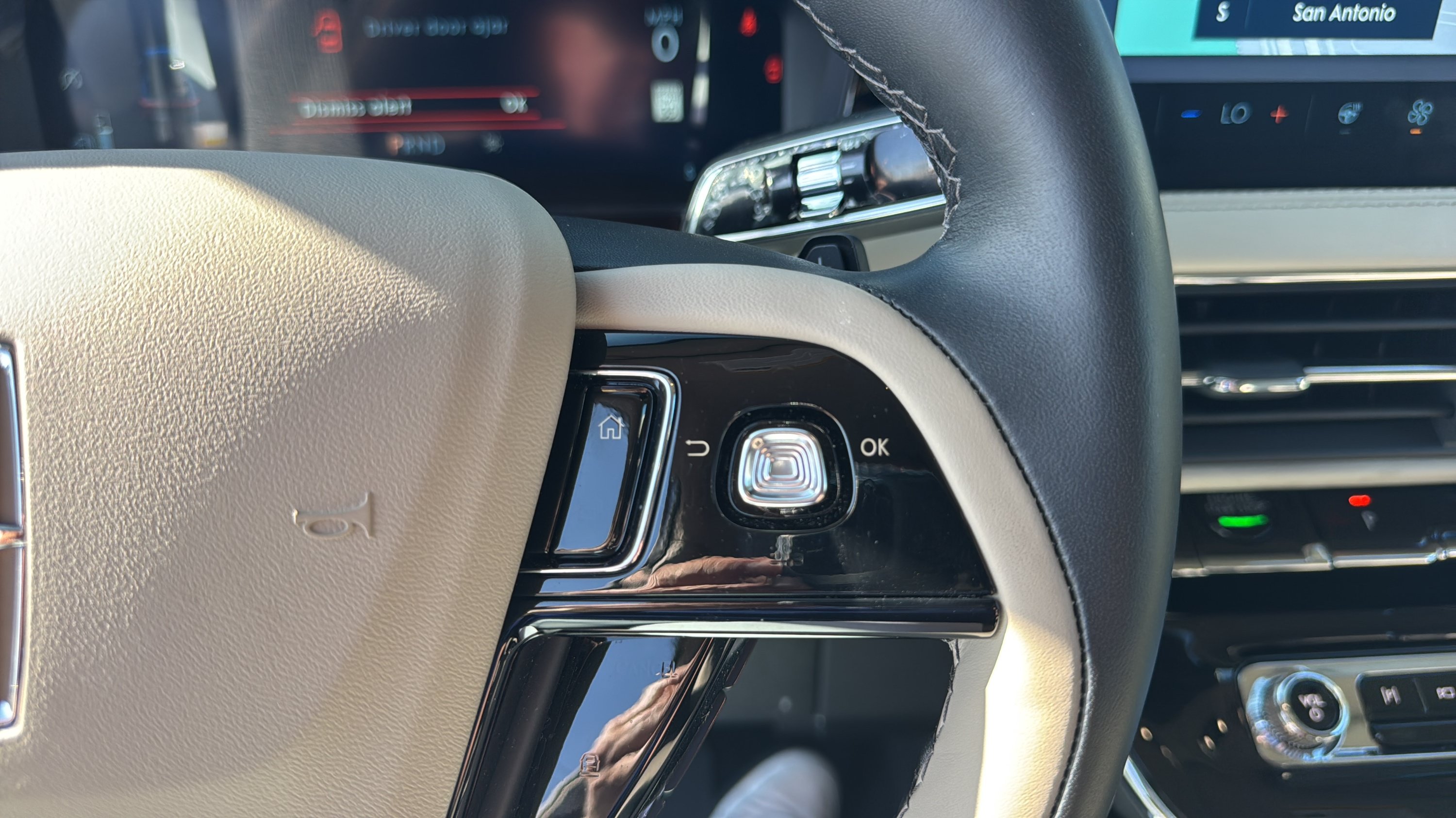 Used 2025 Lincoln Corsair Reserve FWD image 14