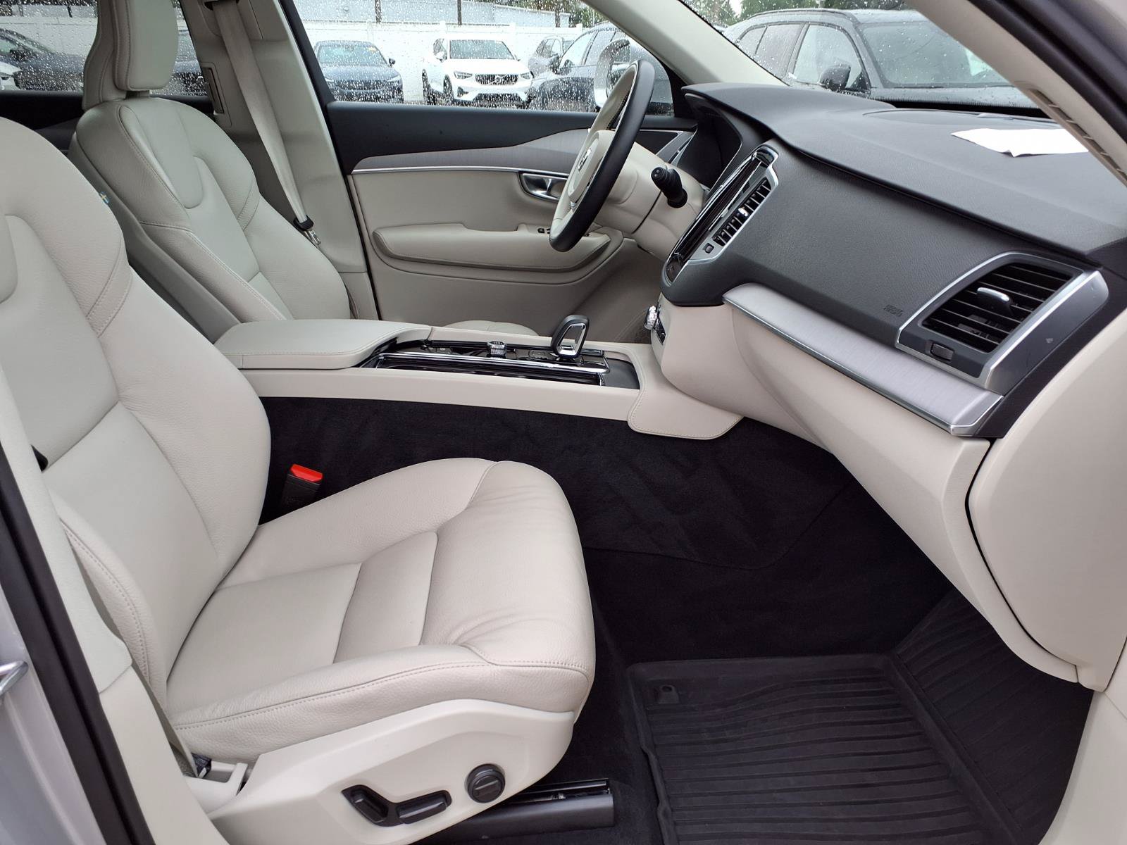 Used 2025 Volvo XC90 B5 Core w/ Protection Package Premier AWD/4WD image 11