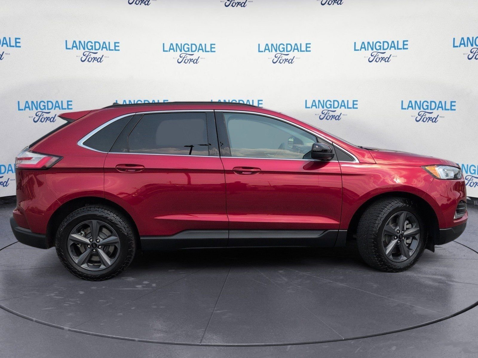 Used 2022 Ford Edge SEL w/ Sport Appearance Package image 3