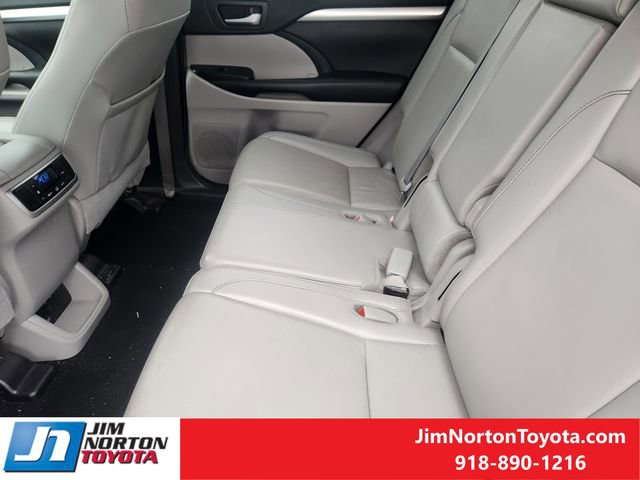 Used 2019 Toyota Highlander XLE image 31