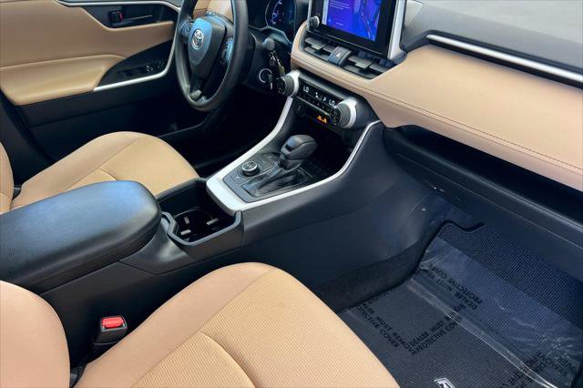 Certified 2023 Toyota RAV4 LE AWD/4WD image 17